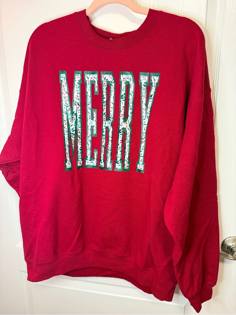Gildan Red Crewneck Sweatshirt with Green & White 'MERRY' Graphic
